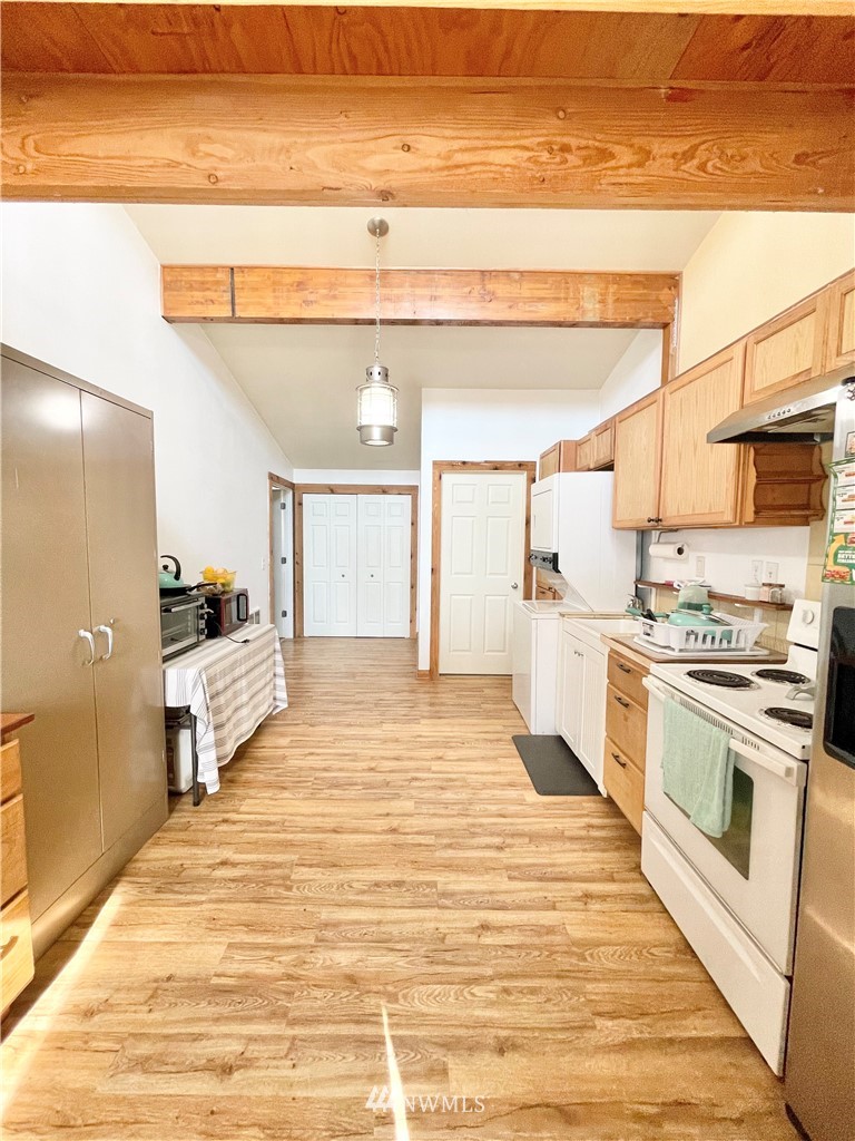 179 Tonasket Airport Road Tonasket, WA 98855 - Photo 6 of 31 a large white kitchen with a stove a sink and dishwasher