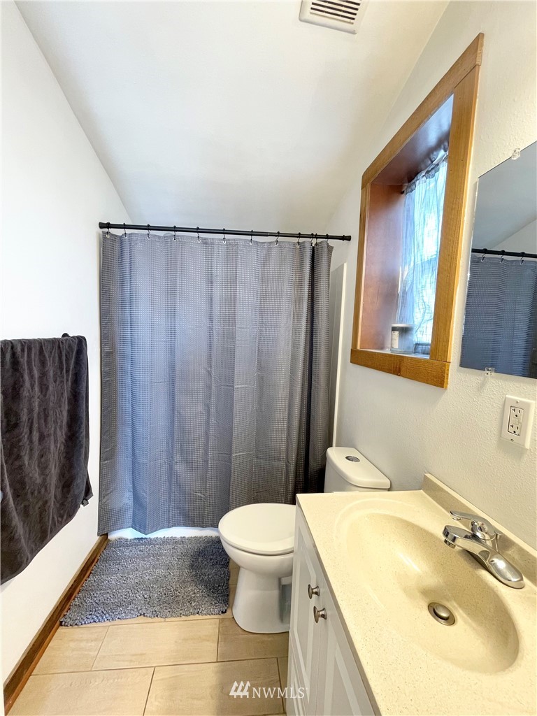 179 Tonasket Airport Road Tonasket, WA 98855 - Photo 7 of 31 a bathroom with a sink toilet and vanity