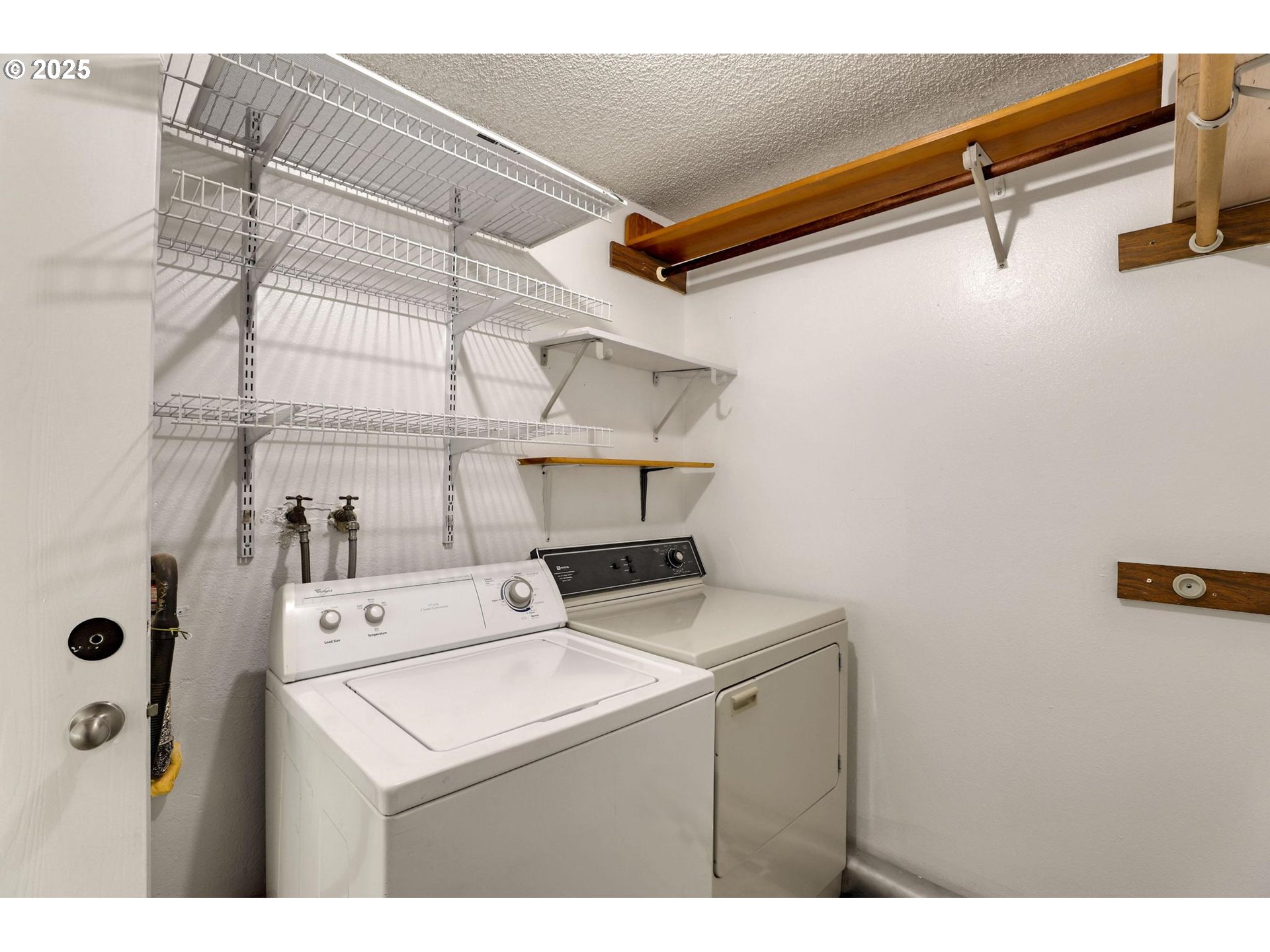 5488 Southwest Alger Avenue, Unit I7 Beaverton, OR 97005 - Photo 13 of 16 a utility room with dryer and washer