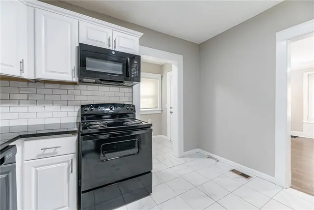 $190,000 | 2837 Parkwood Boulevard, Kansas City, KS 66104