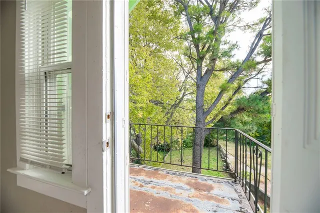 $190,000 | 2837 Parkwood Boulevard, Kansas City, KS 66104