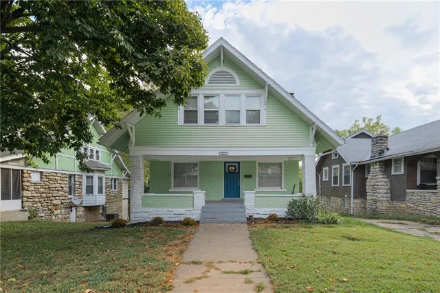 $190,000 | 2837 Parkwood Boulevard, Kansas City, KS 66104