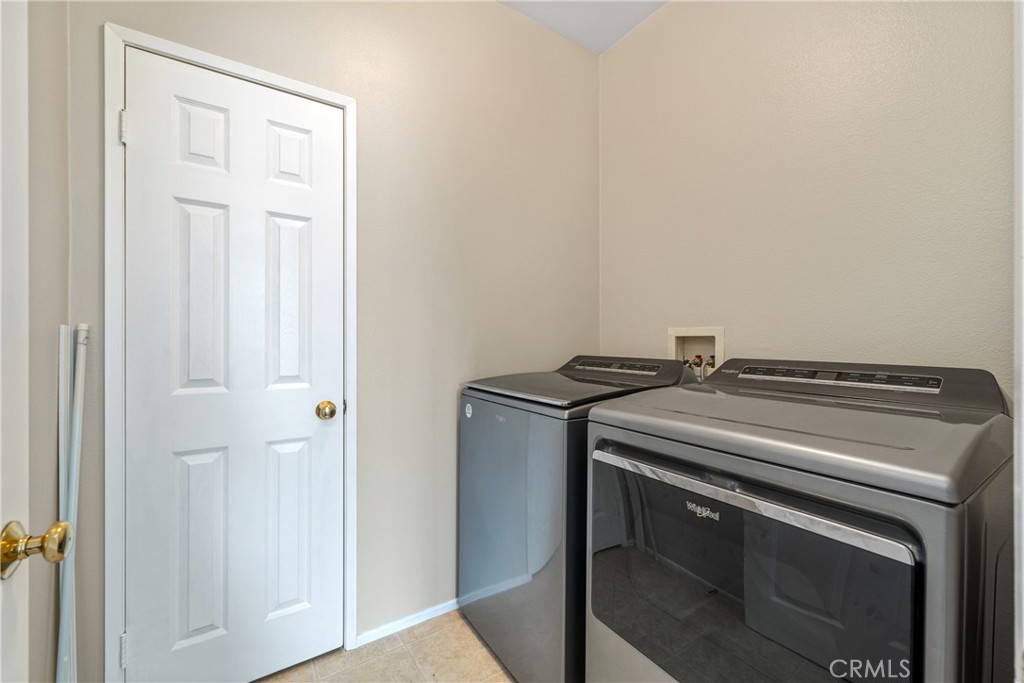 11141 Gardenhurst Court Riverside, CA 92505 - Photo 31 of 65 a utility room with washer and dryer