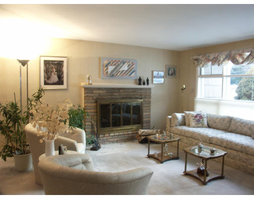 9 Brookvale Road Framingham, MA 01701 - Photo 2 of 7 Gallery Image 2