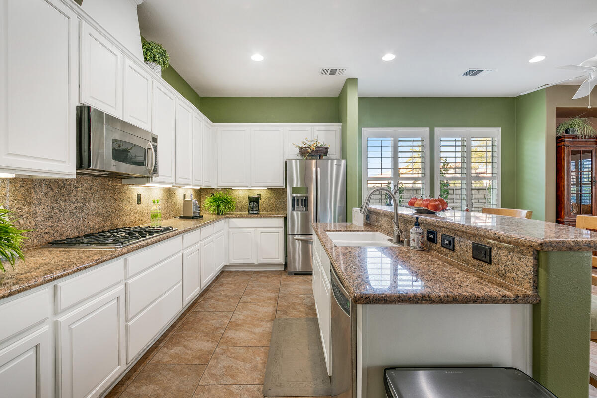 49130 Escalante Street Indio, CA 92201 - Photo 17 of 99 16 KITCHEN MLS