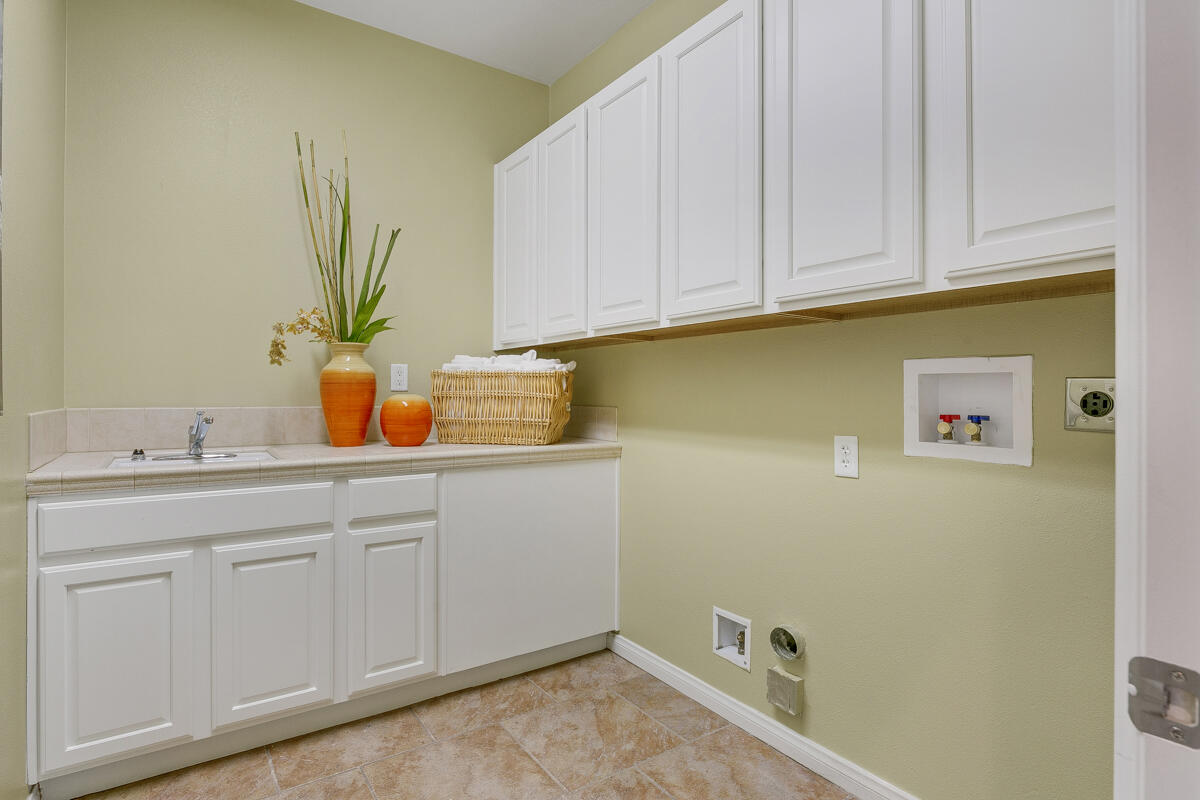 49130 Escalante Street Indio, CA 92201 - Photo 27 of 99 24 LAUNDRY MLS