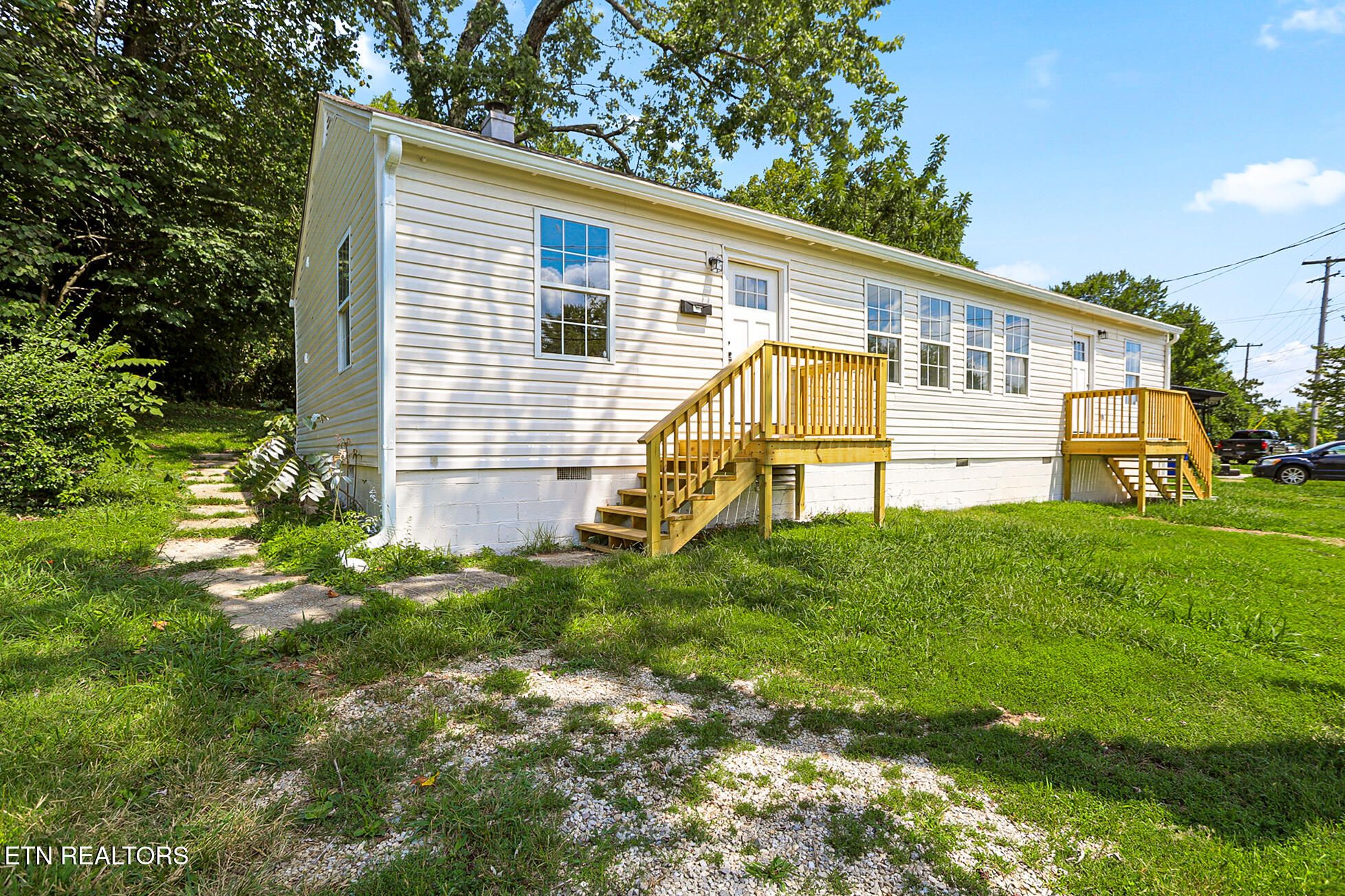 178 Robertsville Road Oak Ridge, TN 37830 - Photo 2 of 37 178 Robertsville Rd-4