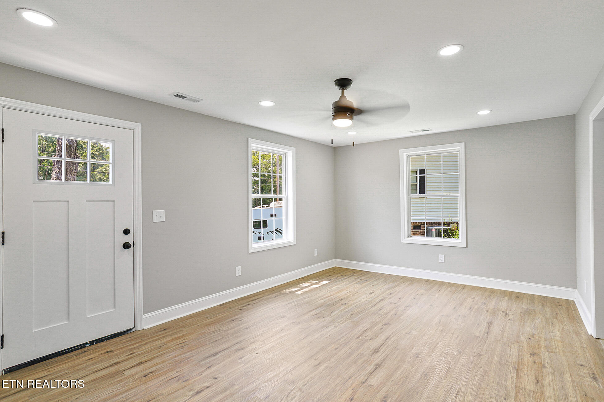 178 Robertsville Road Oak Ridge, TN 37830 - Photo 5 of 37 178 Robertsville Rd-44