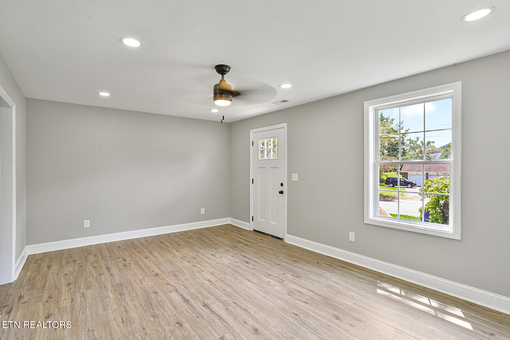 178 Robertsville Road Oak Ridge, TN 37830 - Photo 6 of 37 178 Robertsville Rd-49
