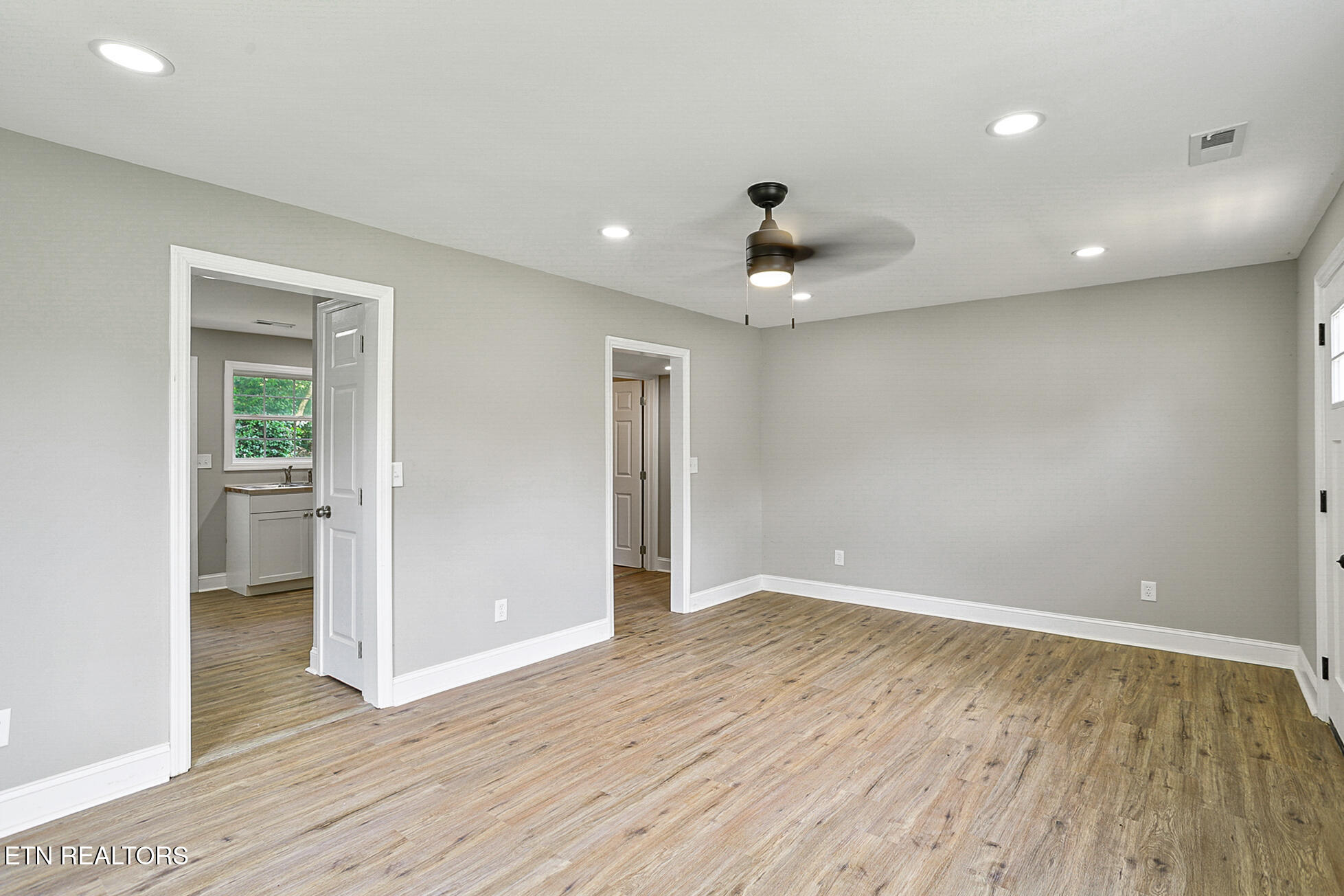 178 Robertsville Road Oak Ridge, TN 37830 - Photo 7 of 37 178 Robertsville Rd-54
