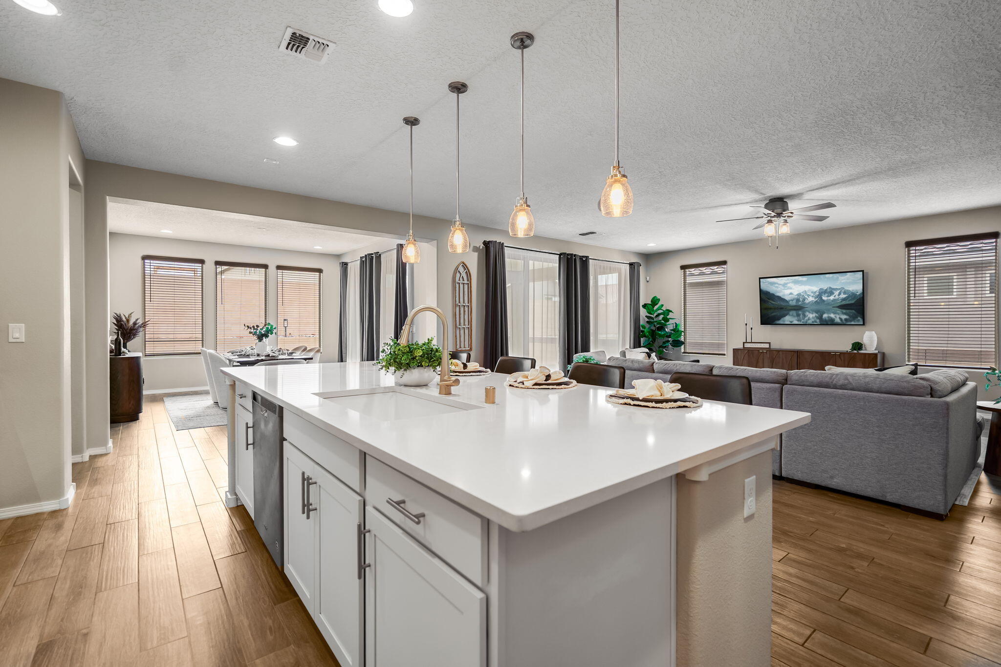 6304 Acadia Lane Northeast Rio Rancho, NM 87144 - Photo 7 of 39 Gallery Image 7