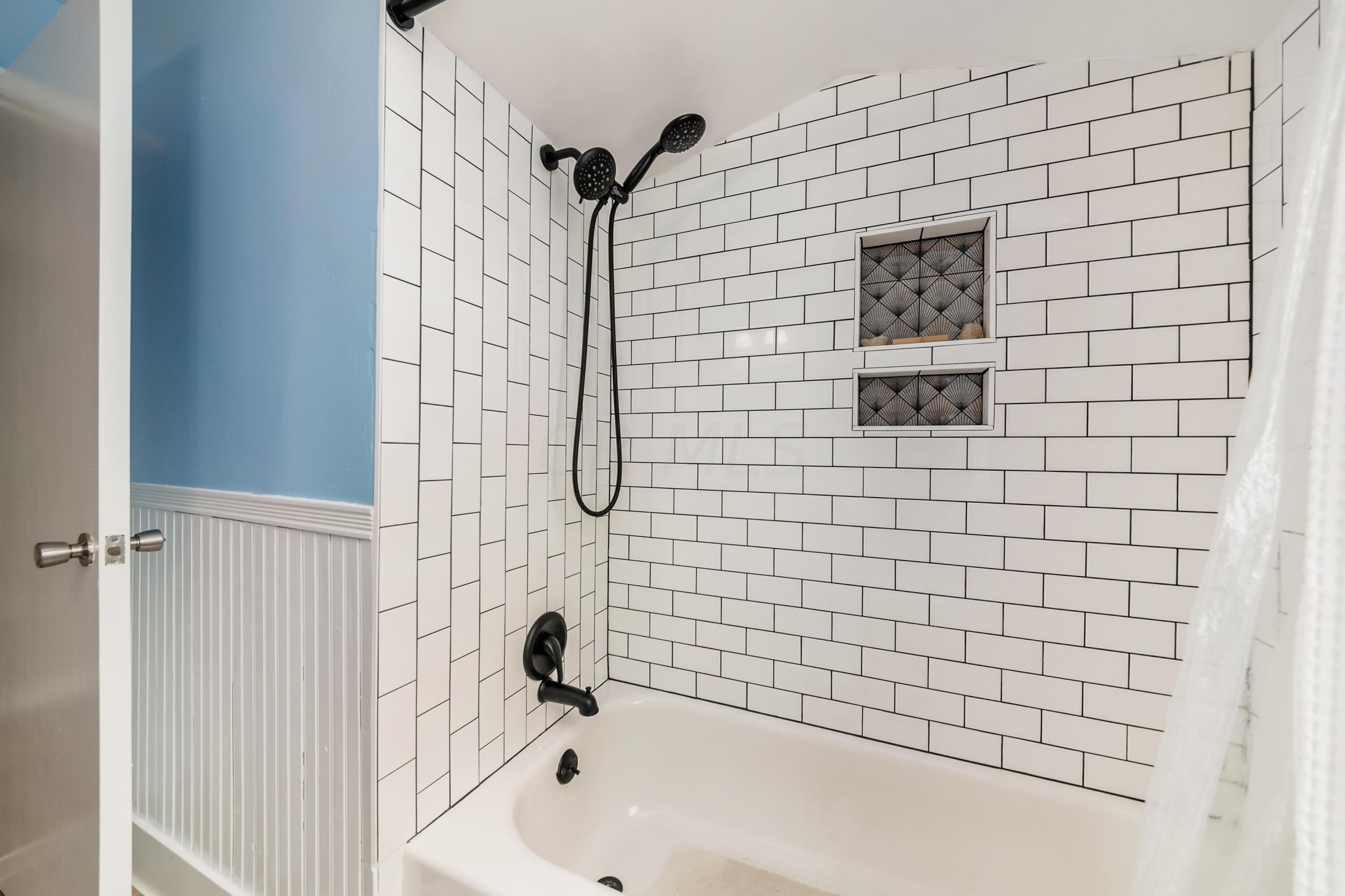 119 South James Road Columbus, OH 43213 - Photo 26 of 54 Full bathroom on main floor