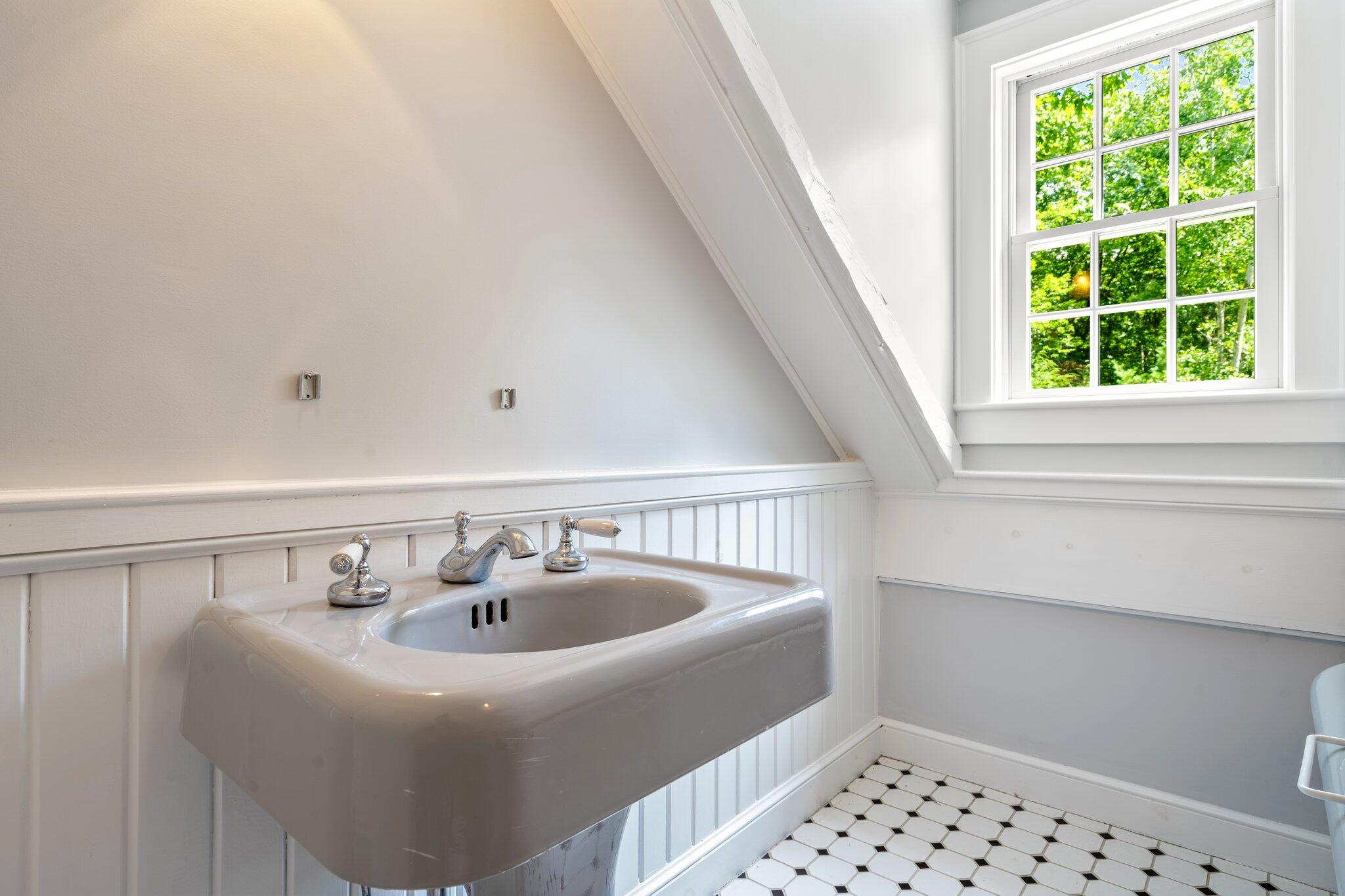 194 Haskell Road North Yarmouth, ME 04097 - Photo 43 of 59 Second floor bathroom