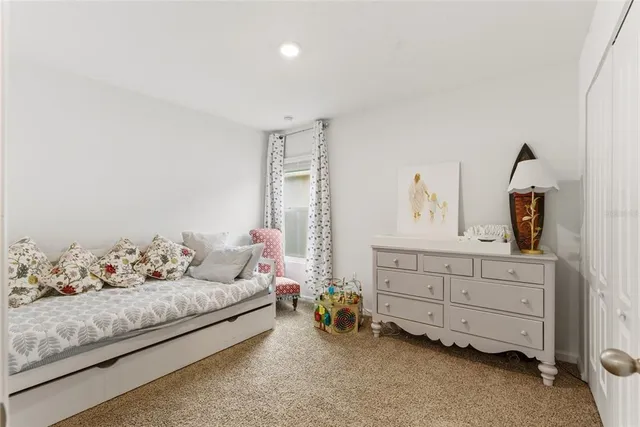 a view of livingroom with furniture