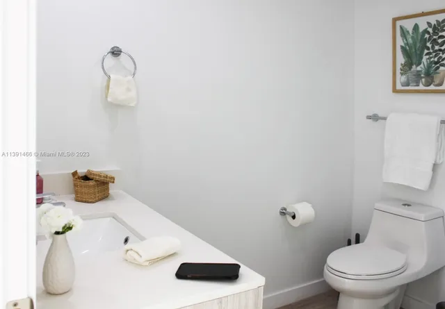 $5,500,000 | 542 Southwest 7th Street, Miami, FL 33130