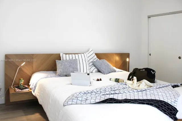 $5,500,000 | 542 Southwest 7th Street, Miami, FL 33130