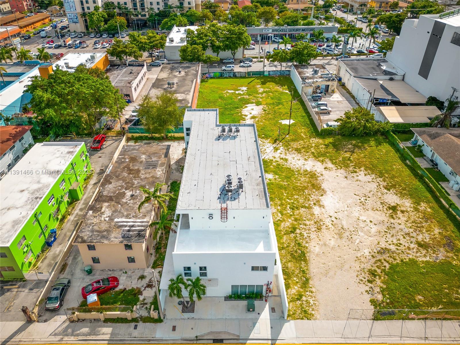 542 Southwest 7th Street Miami, FL 33130 - Photo 5 of 22 an aerial view of residential houses with outdoor space