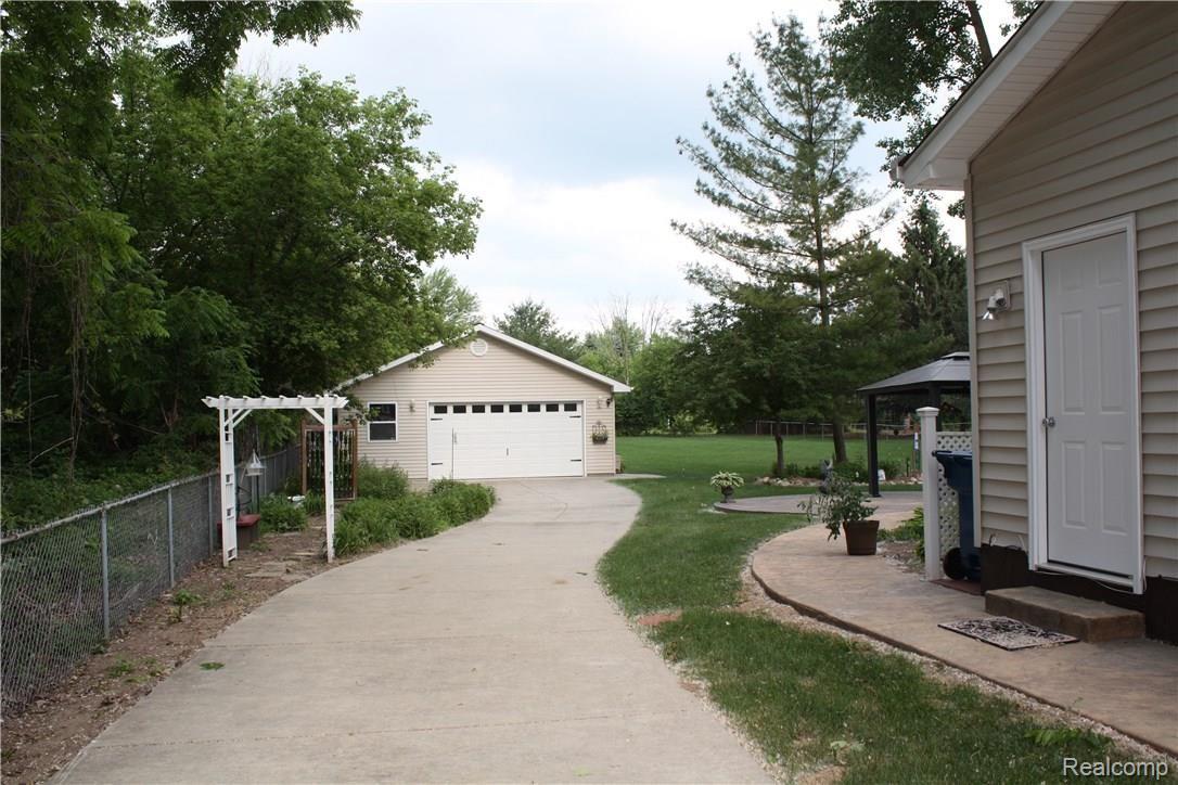 12197 Torrey Road Fenton, MI 48430 - Photo 6 of 61 IMG_2194.jpg