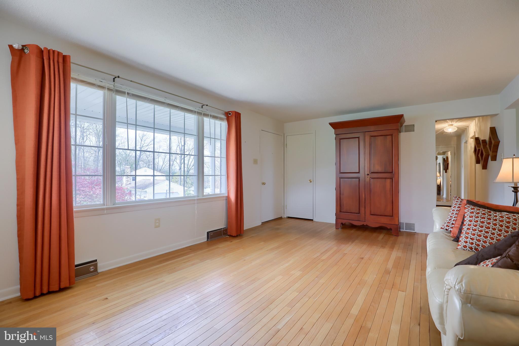 1863 Radnor Road York, PA 17402 - Photo 4 of 39