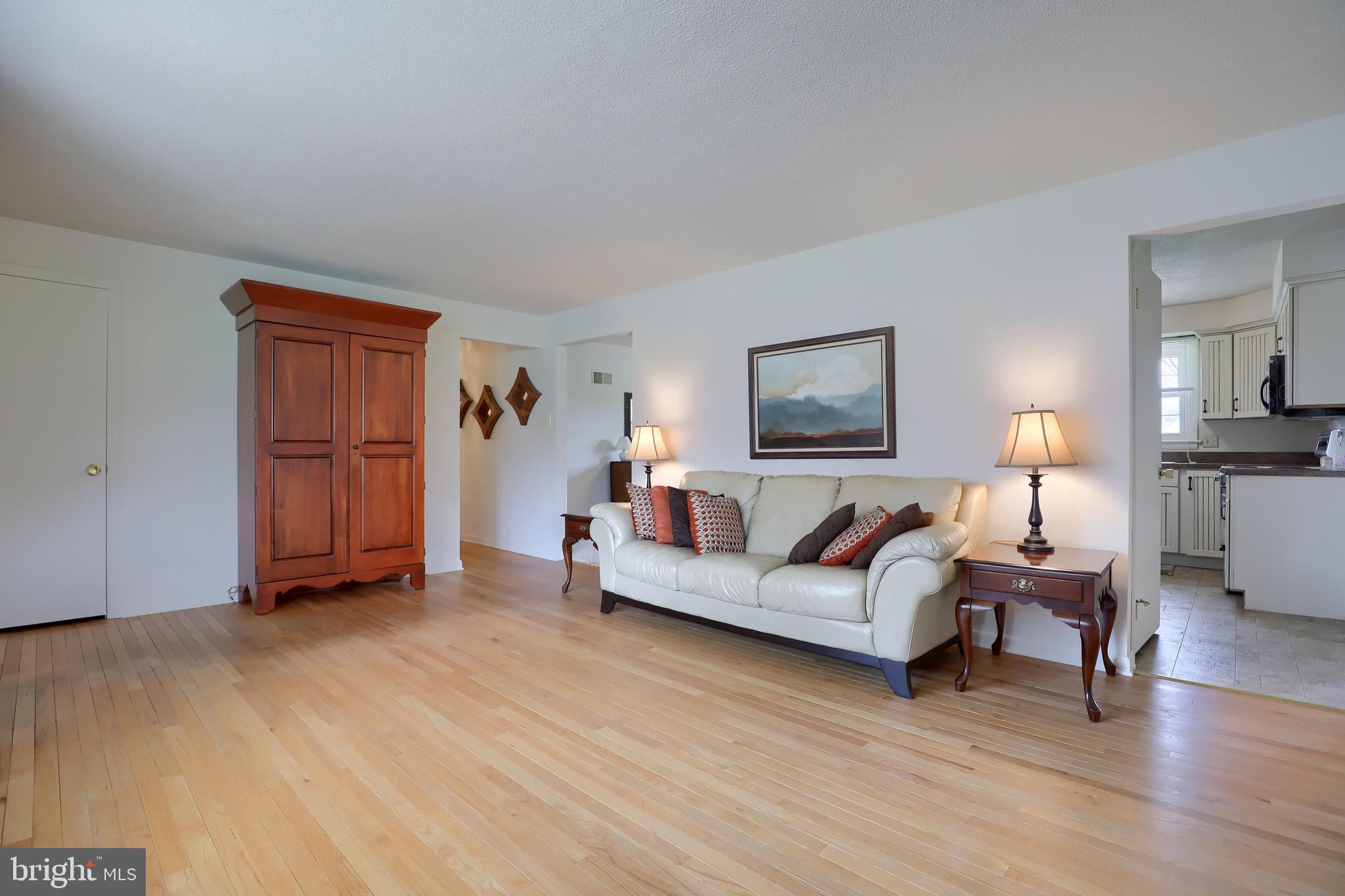 1863 Radnor Road York, PA 17402 - Photo 5 of 39