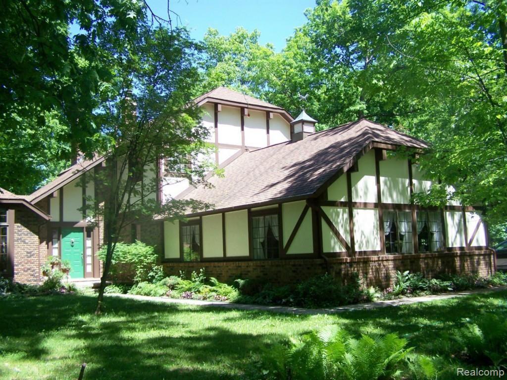 2800 Pineway Trail Howell, MI 48855 - Photo 2 of 30 100_8952.jpg