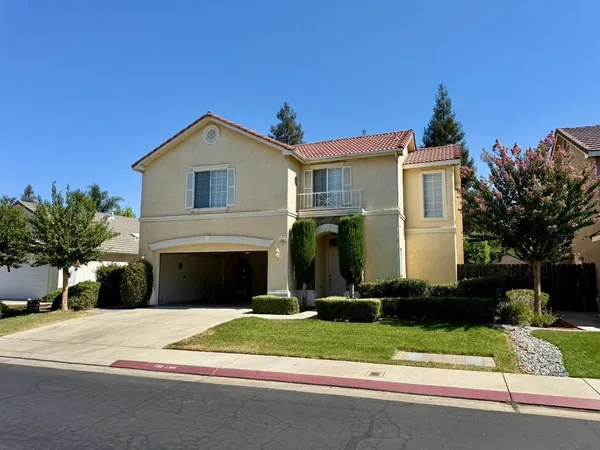 $467,000 | 1940 Lawrence Avenue, Clovis, CA 93611