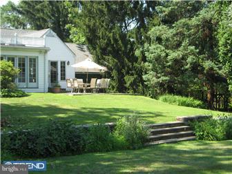 1425 Grasshopper Road Huntingdon Valley, PA 19006 - Photo 3 of 12 Exterior Back