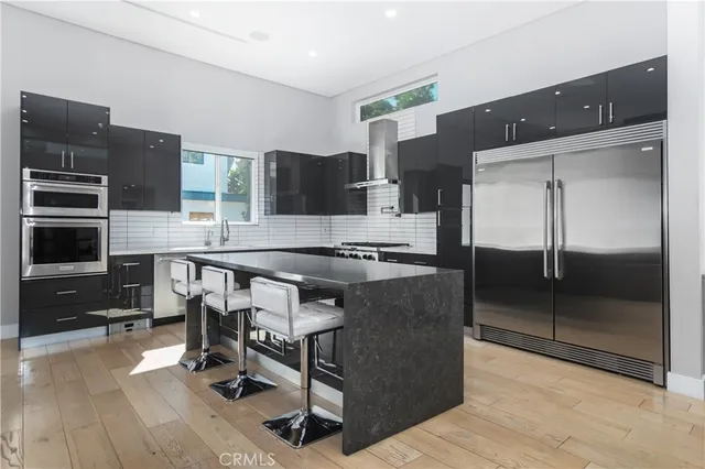 $10,000 | 6230 Beeman Avenue, North Hollywood, CA 91606