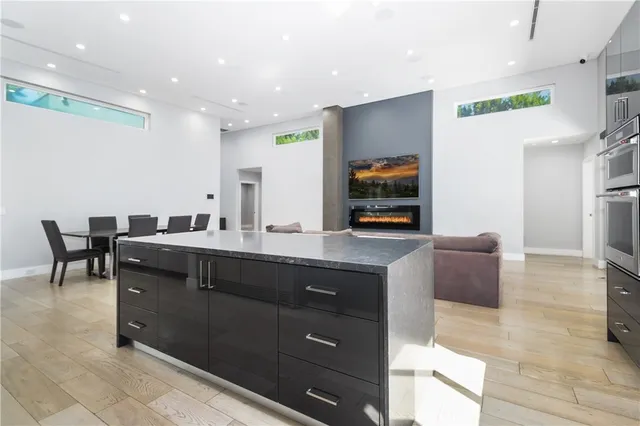 $10,000 | 6230 Beeman Avenue, North Hollywood, CA 91606