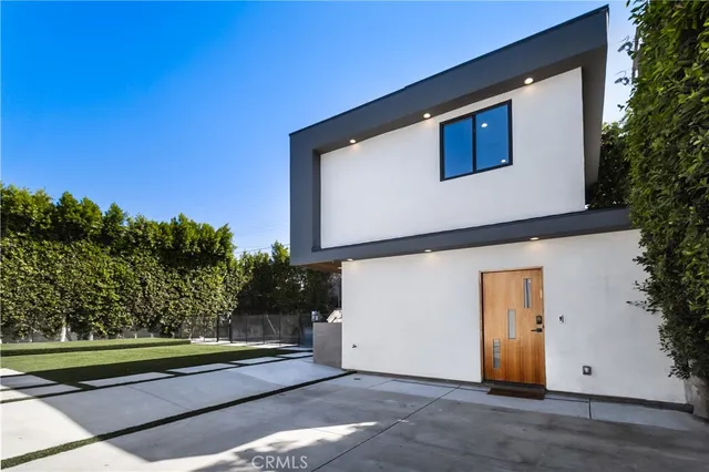 $10,000 | 6230 Beeman Avenue, North Hollywood, CA 91606