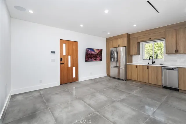 $10,000 | 6230 Beeman Avenue, North Hollywood, CA 91606