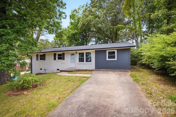 $209,999 | 1450 3rd Street Southwest, Hickory, NC 28602