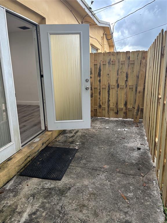 351 North 70th Terrace Hollywood, FL 33024 - Photo 2 of 7