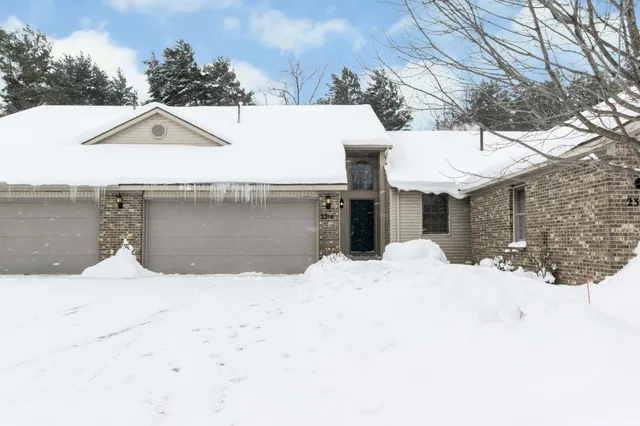 $269,900 | 2314 South Highland View Circle Southeast, Grand Rapids, MI 49506