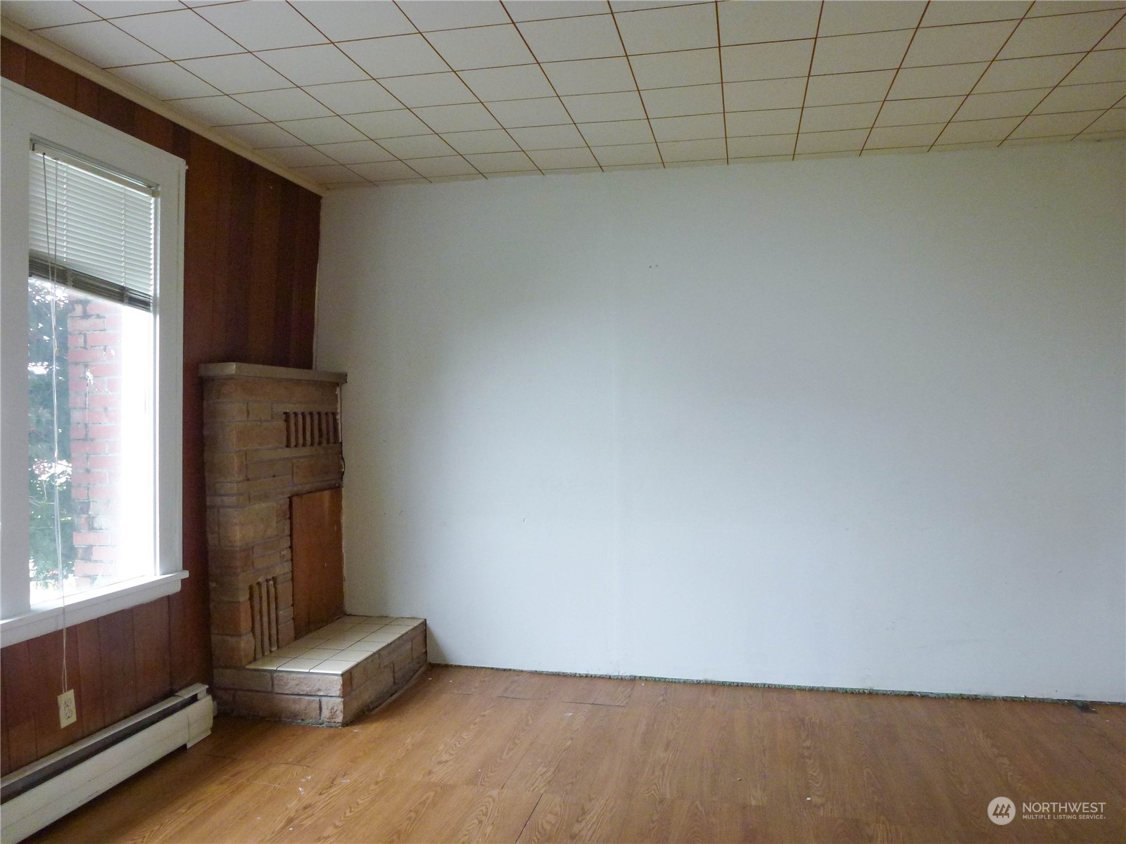 17096 Fir Island Road Mount Vernon, WA 98273 - Photo 10 of 22 an empty room with windows