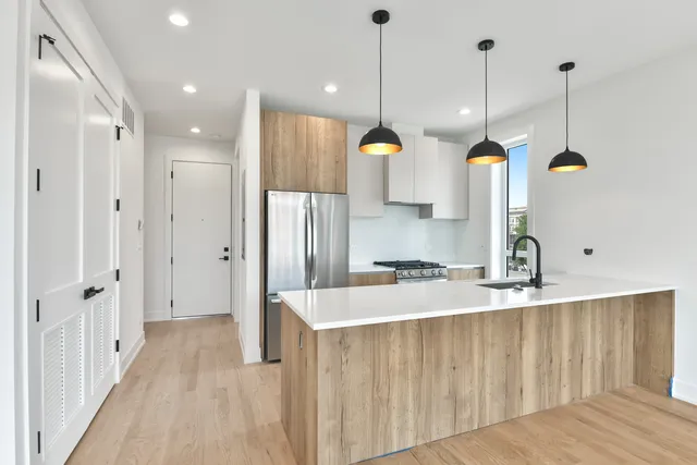 $460,000 | 2147 West Adams Street, Unit 3N, Chicago, IL 60612