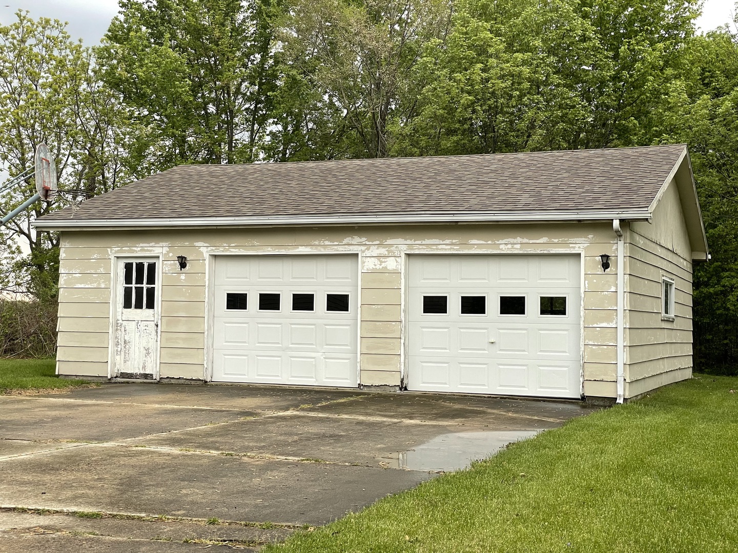723 Raymond Road Watseka, IL 60970 - Photo 2 of 21