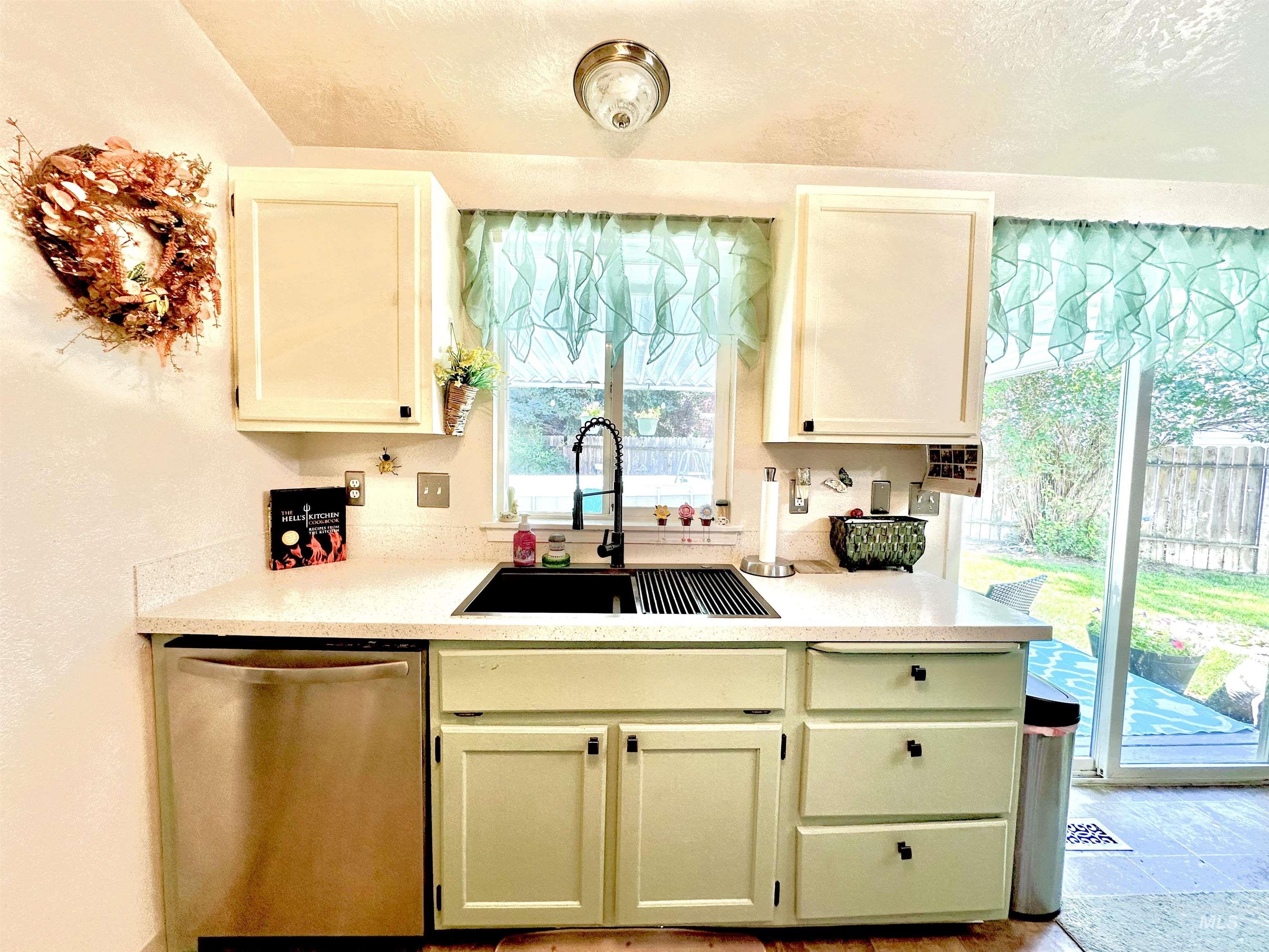 2472 North Maxie Way Meridian, ID 83646 - Photo 12 of 23 Kitchen