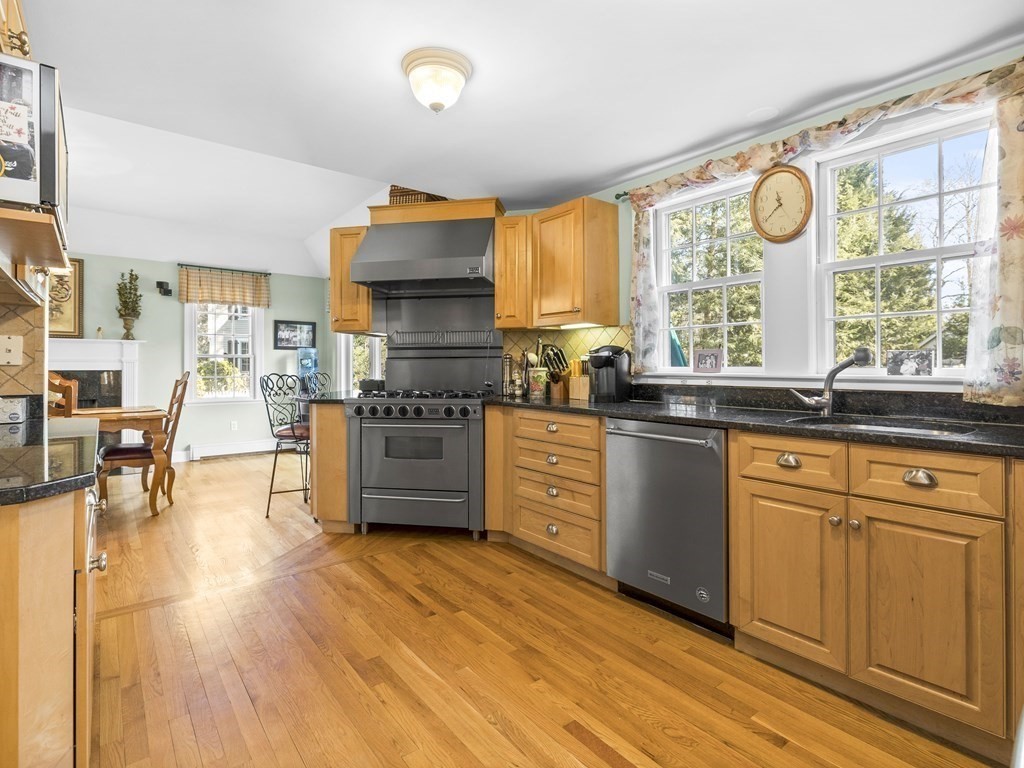 9 Marvin Road Wellesley, MA 02482 - Photo 3 of 12