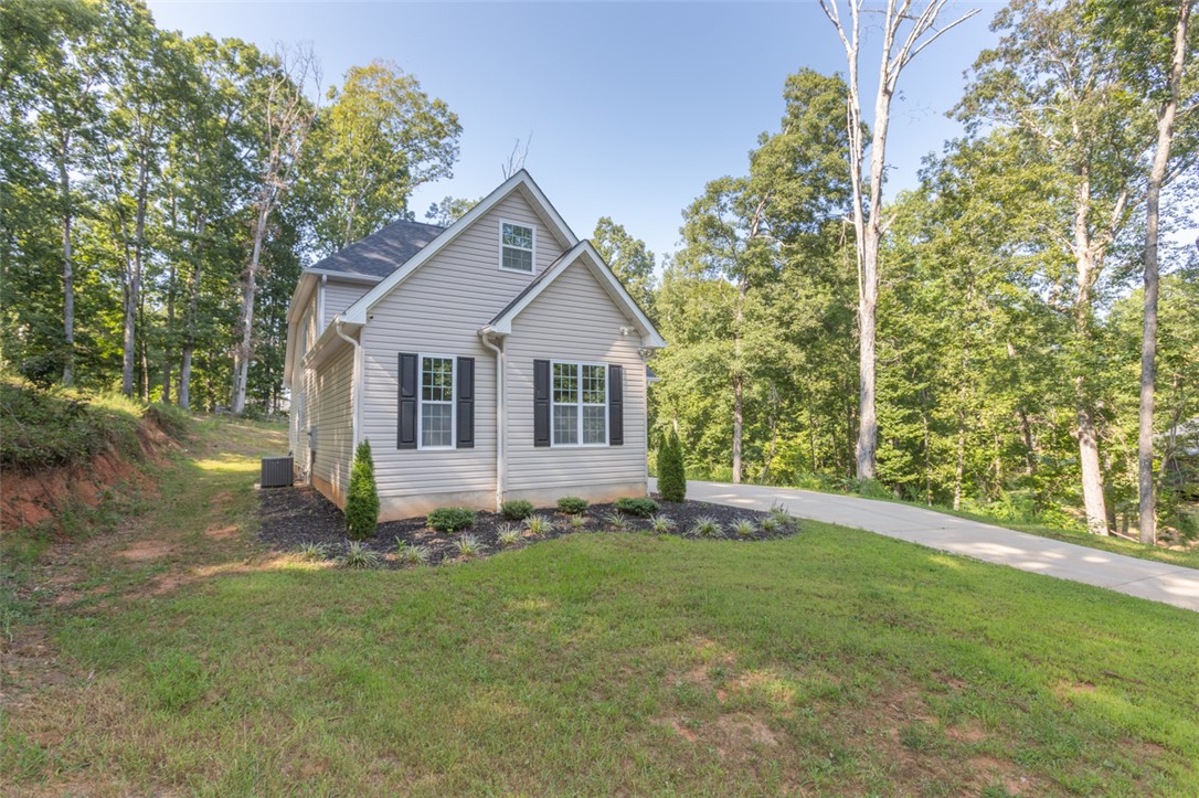 221 Robinwood Lane Pelzer, SC 29669 - Photo 4 of 50