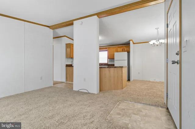 a view of a big room with closet and windows