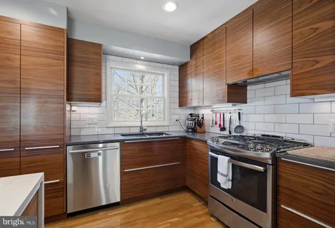$1,100,000 | 8907 Camden Street, Alexandria, VA 22308
