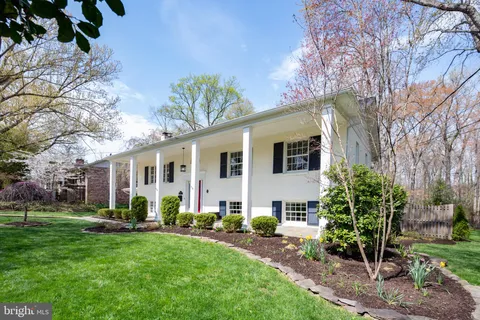 $1,100,000 | 8907 Camden Street, Alexandria, VA 22308