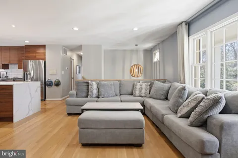 $1,100,000 | 8907 Camden Street, Alexandria, VA 22308
