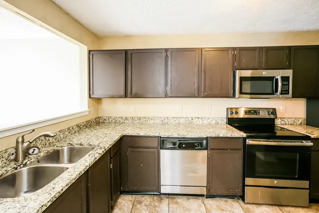 $1,685 | 6625 Kinnerton Drive, Indianapolis, IN 46254