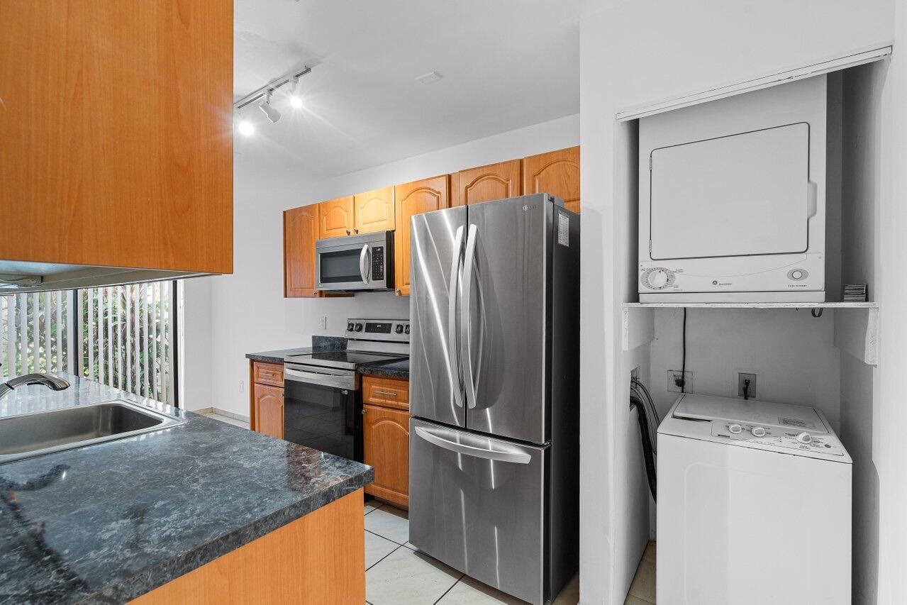 21648 Cypress Road, Unit 13E Boca Raton, FL 33433 - Photo 12 of 57 Kitchen