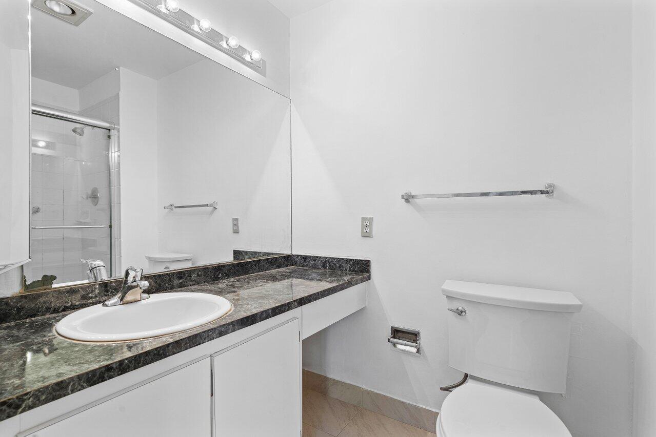21648 Cypress Road, Unit 13E Boca Raton, FL 33433 - Photo 33 of 57 Guest Bathroom