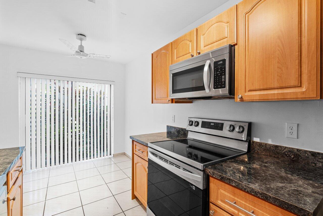 21648 Cypress Road, Unit 13E Boca Raton, FL 33433 - Photo 10 of 57 Kitchen