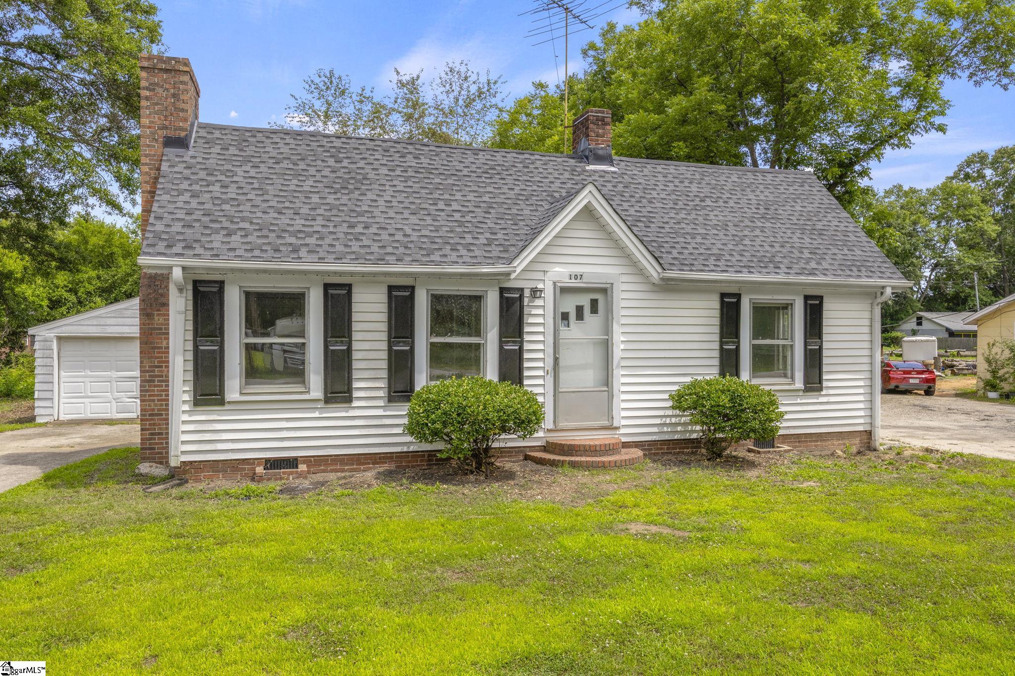 107 West Marion Road Greenville, SC 29617 - Photo 4 of 36