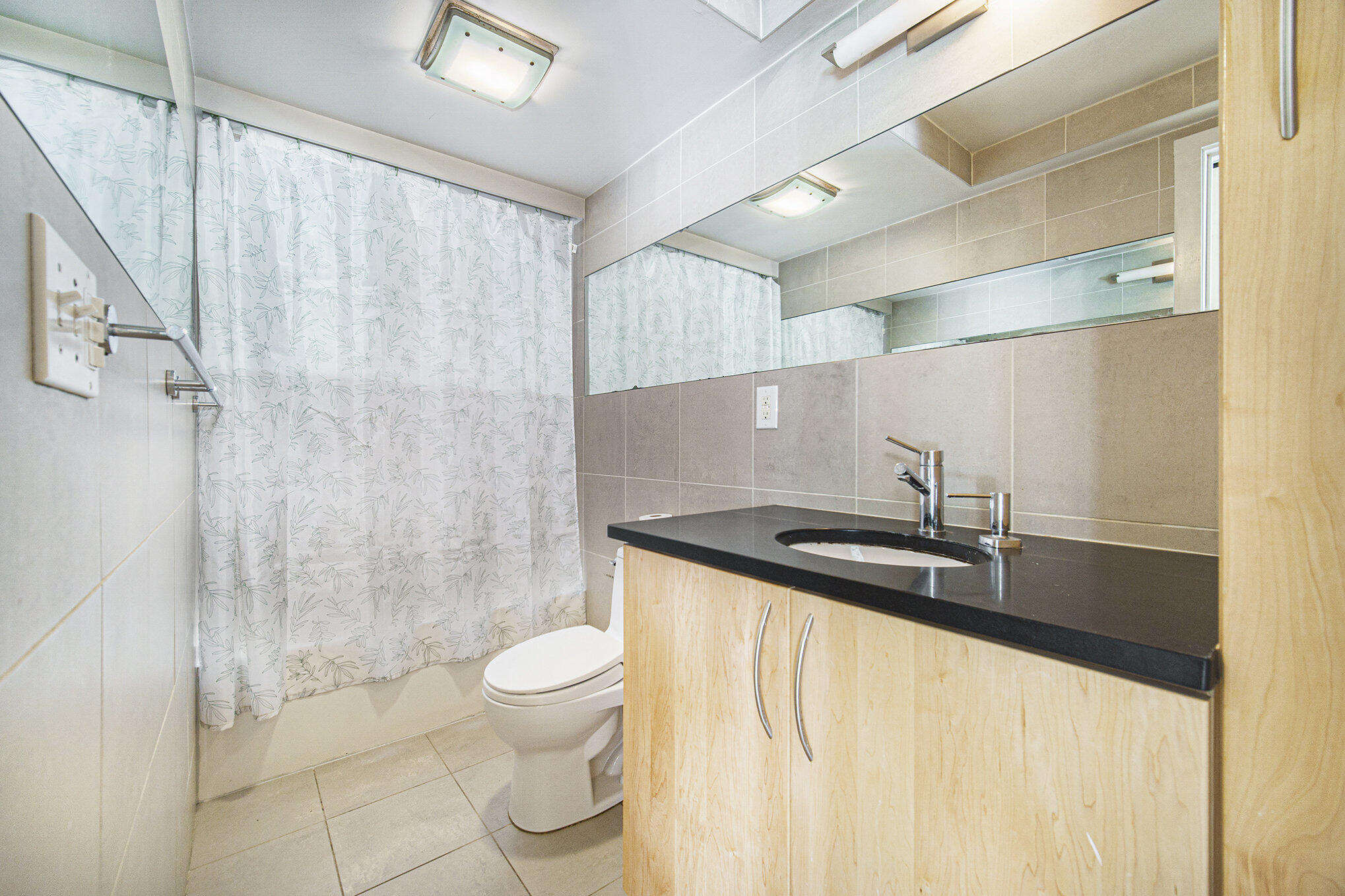 1531 Packard Street, Unit 6 Ann Arbor, MI 48104 - Photo 8 of 17 010_file_300